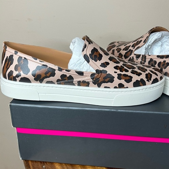 🌻Vince Camuto Leopard Print Slip-On Women's Shoe - Picture 7 of 9
